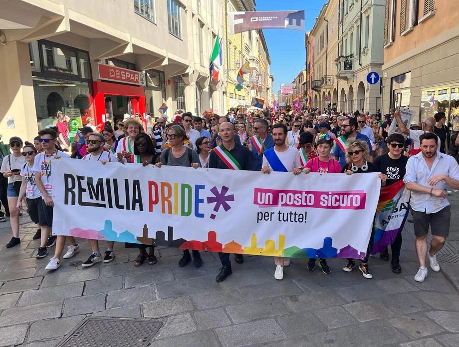 Dal 1996 al fianco delle persone LGBTI+ e migranti